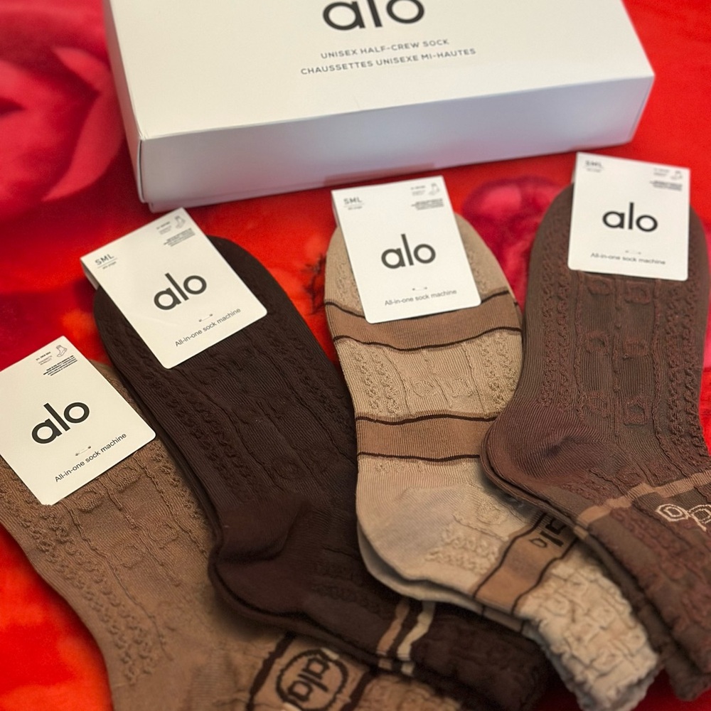 ALO Yoga Unisex Crew Socks - Brown and Tan Set